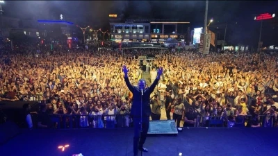 Ferhat G&ouml;&ccedil;er Erzincan&rsquo;ı coşturdu
