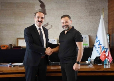 Fesli Efe’nin hikayelerinden Konyaaltı’na iki türkü yapıldı
