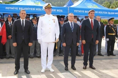 Fethiye’de 29 Ekim Cumhuriyet Bayramı çelenk sunma töreni ile başladı
