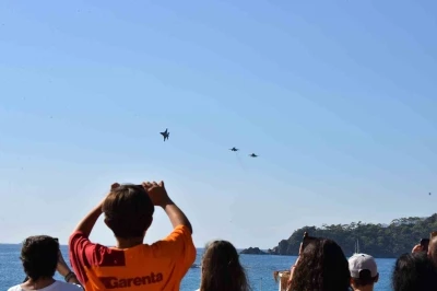 Fethiye’de Hava Oyunları Festivali’nde F-16’ların gösterisi nefesleri kesti
