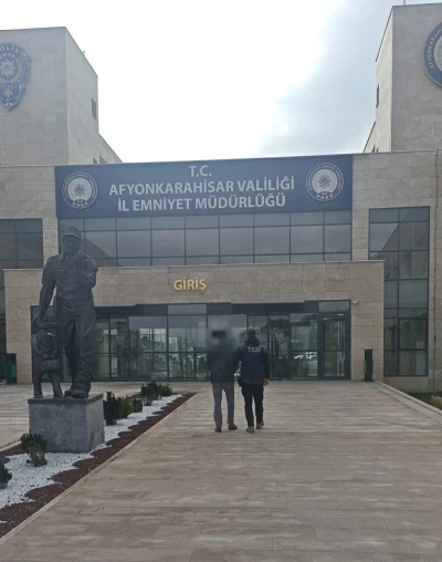 FET&Ouml;&rsquo;den aranan eski komiser yardımcısını polis yakaladı
