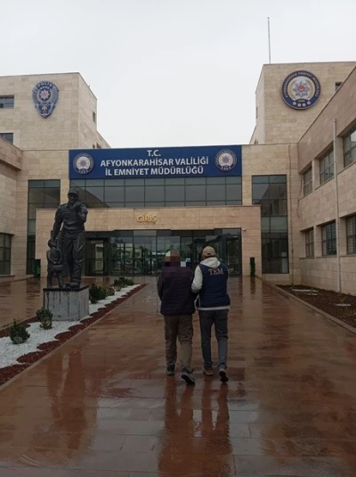 FETÖ’den aranan şahsı polis yakaladı
