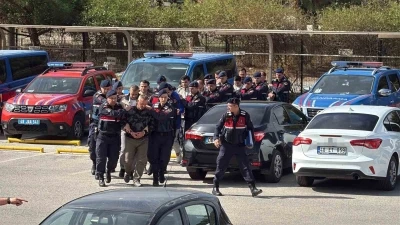 FETÖ şüphelileri denizde yakalandı
