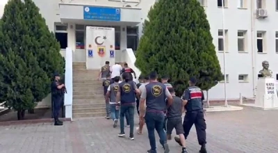 FETÖ tehdidiyle 1 milyon 293 bin lira dolandıran 5 sahte polis yakalandı
