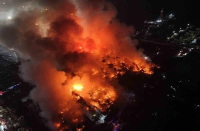 Filipinler’in başkenti Manila’da korkutan yangın
