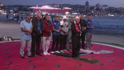 Filistin’e destek için Zeytinburnu’ndan Demokrasi ve Özgürlükler Adası’na kulaç attılar
