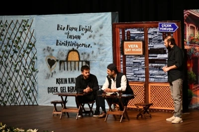 Filistin’in çığlığı &quot;Aynalar&quot; oyunu ile Başiskele’de yankılandı
