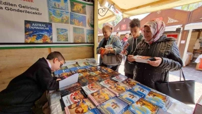 Filistinli akranları i&ccedil;in hayal d&uuml;nyalarını satırlara d&ouml;kt&uuml;ler
