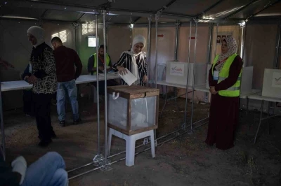 Filistinliler yerel se&ccedil;im i&ccedil;in sandık başında
