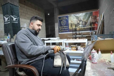 Filmlerden esinlenen gen&ccedil;, ata mesleği olan kılı&ccedil; ustalığını s&uuml;rd&uuml;r&uuml;yor
