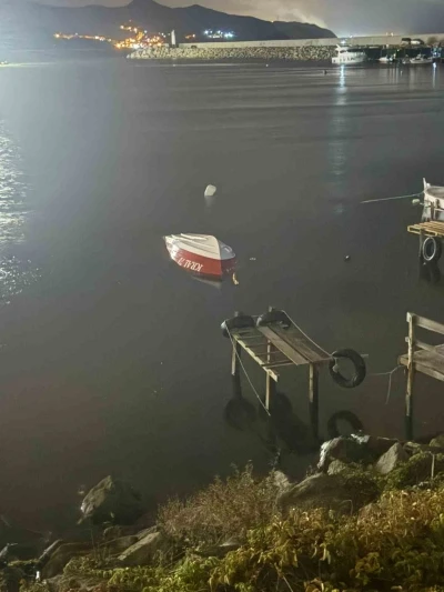 Filyos’ta hortum çıktı, balıkçı teknesi battı
