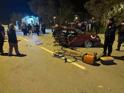 Finike-Kumluca yolunda kaza: 1 &ouml;l&uuml;, 5 yaralı
