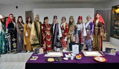 Finike portakallı lokum Antalya&rsquo;da vatandaşlarla buluştu
