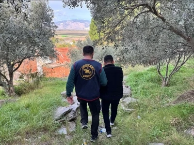 Firari şahıs ormanlık arazide saklanırken yakalandı
