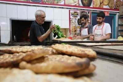 Fırıncıların sıcak havada zorlu ’ekmek’ mesaisi
