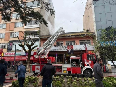Fırının bacası tutuştu: 3 kişi dumandan etkilendi
