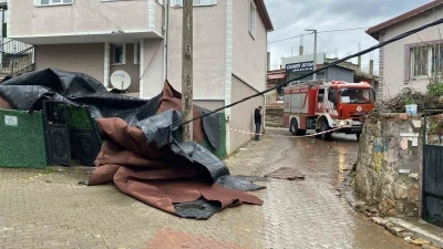 Fırtına sonrası hasar b&uuml;y&uuml;k oldu
