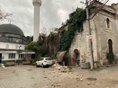 Fırtına tarihi kiliseyi de vurdu
