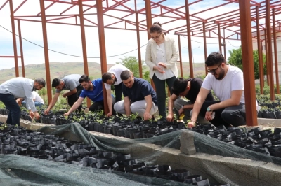 Fıstık &Uuml;retim Serası Eğitim ve &Uuml;retimi Bir Araya Getiriyor