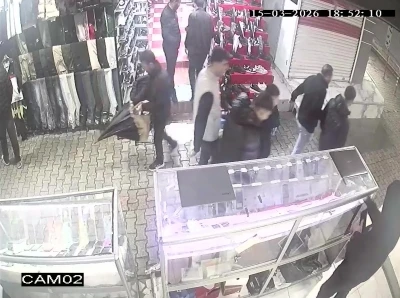 Fiyat sorma bahanesiyle girdi cep telefonu &ccedil;aldı: "Hoşuma gitti" savunması yaptı
