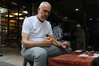 Fiyatı 10 bin doları bulabiliyor, tespih sevdalıları borsasında buluşuyor
