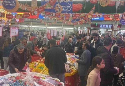 Fiyatı yarı yarıya d&uuml;şen ete h&uuml;cum ettiler
