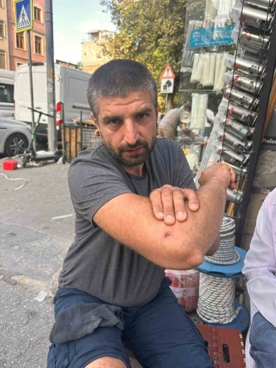 Florya’da bir motosikletli facianın eşiğinden döndü: Araçların altında kalmaktan son anda böyle kurtuldu
