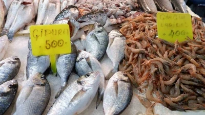 Foça Balık Hali’nde kış sezonu:&quot;Sardalya ve uskumru zamanı&quot;
