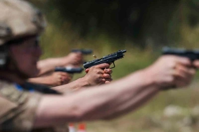 Fo&ccedil;a&rsquo;da nefes kesen final: Jandarmanın şampiyon nişancıları kozlarını paylaştı
