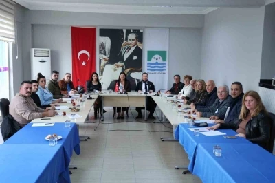 Foça Meclisi’nde gerginlik: CHP’li meclis üyesinden Başkan Fıçı’ya ’satış’ vetosu
