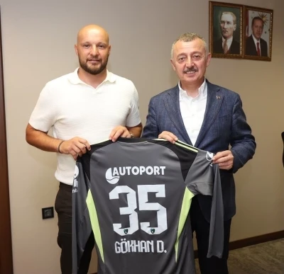 Formasını B&uuml;y&uuml;kakın&rsquo;a hediye etti, helallik istedi
