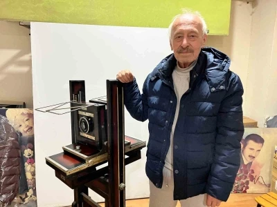 Fotoğraf&ccedil;ılık mesleğini 53 yıldır s&uuml;rd&uuml;r&uuml;yor
