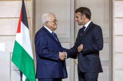 Fransa Cumhurbaşkanı Macron ile Filistin Devlet Başkanı Abbas bir araya geldi