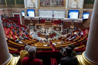 Fransa&rsquo;da Lecornu h&uuml;k&uuml;metine y&ouml;nelik iki gensoru &ouml;nergesi reddedildi
