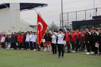 Futbol gurup m&uuml;sabakaları D&uuml;zce&rsquo;de başladı
