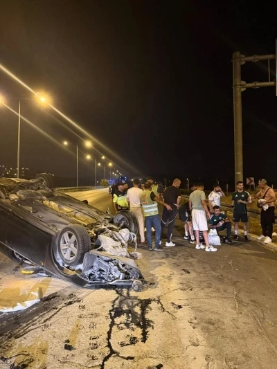 Futbolcular kazaya denk geldi, yaralılara müdahale etti
