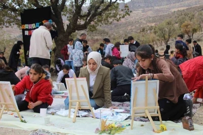 Gabar&rsquo;ın eteklerinde umutlar tuvale yansıdı
