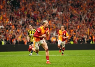 Galatasaray 25 sene sonra evinde Fenerbah&ccedil;e&rsquo;ye karşı penaltıdan gol attı
