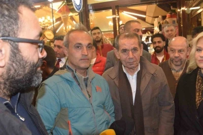 Galatasaray Başkanı Dursun &Ouml;zbek depremzedelerle iftarda buluştu
