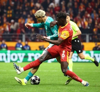 Galatasaray&rsquo;da Davinson Sanchez cezalı duruma d&uuml;şt&uuml;
