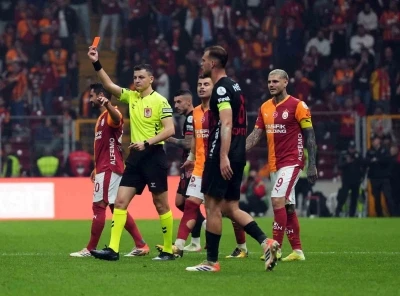 Galatasaray’da Roland Sallai kırmızı kart gördü
