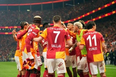 Galatasaray, Fenerbah&ccedil;e ile puan farkını 7&rsquo;ye &ccedil;ıkardı
