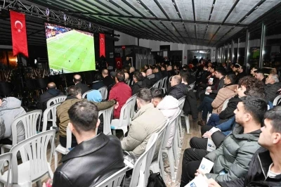Galatasaray&rsquo;ın Avrupa zaferini birlikte izlediler
