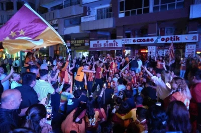 Galatasaray&rsquo;ın şampiyonluğu Antalya&rsquo;da kutlandı
