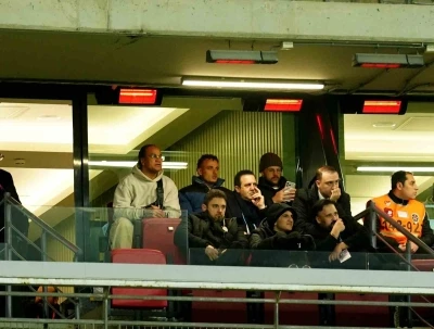 Galatasaray&rsquo;ın yeni transferi Noa Lang trib&uuml;nde
