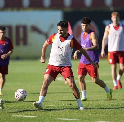 Galatasaray, sabah salonda, akşam sahada &ccedil;alıştı
