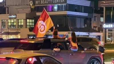 Galatasaray şampiyonluğunu ilan etti, Sakarya sokağa d&ouml;k&uuml;ld&uuml;
