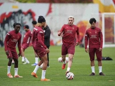 Galatasaray, Samsunspor ma&ccedil;ı hazırlıklarını s&uuml;rd&uuml;rd&uuml;
