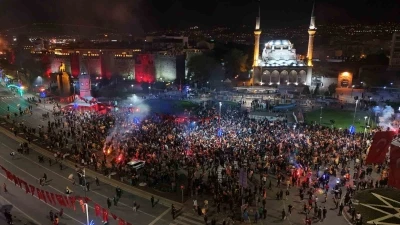 Galatasaray taraftarları Kayseri&rsquo;de şampiyonluğu kutladı
