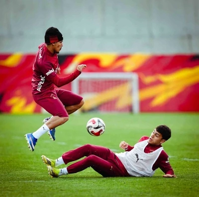 Galatasaray, Trabzonspor ma&ccedil;ı hazırlıklarını s&uuml;rd&uuml;rd&uuml;
